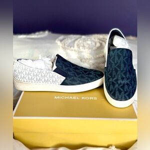 🔥MICHAEL KORS KEATON SLIP ON SNEAKERS💙🤍NAVY Size 9.5❤️‍🔥BRAND NEW✨WORN ONCE‼️